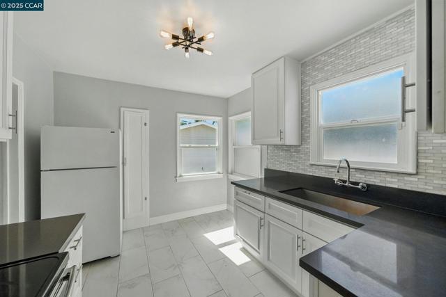 3832 33rd St, Sacramento CA: https://media.crmls.org/mediaz/7df5b7a6-0eed-4e6c-b1cf-fe310ebf2b0a.jpg