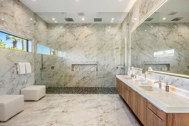 1 Bravo Court, Rancho Mirage CA: https://media.crmls.org/mediaz/7df5b90b-296f-47a7-a439-660be2dee8b0.jpg