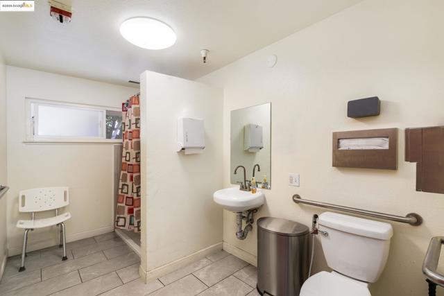18905 Standish Ave, Hayward CA: https://media.crmls.org/mediaz/7df5f2a6-9370-4dbc-b86b-9ff3afab1e2c.jpg