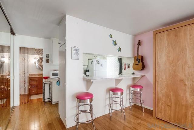 1251 Parker Pl, San Diego CA: https://media.crmls.org/mediaz/7df5f874-2433-40ac-b880-b1ce14f581b8.jpg