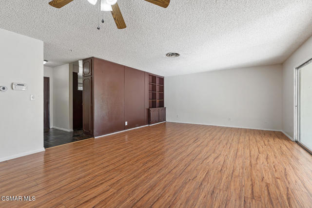 19844 Hemmingway Street, Winnetka CA: https://media.crmls.org/mediaz/7df613c6-487a-4baa-a506-3ba76504df29.jpg