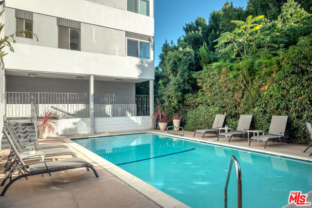 7259 Hillside Avenue, Los Angeles CA: https://media.crmls.org/mediaz/7df6d197-ef5f-49a4-9d5b-086ca9efef90.jpg