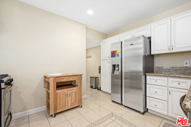 1127 15th Street, Santa Monica CA: https://media.crmls.org/mediaz/7df76780-6de3-4753-8c9d-7a40e995cfba.jpg