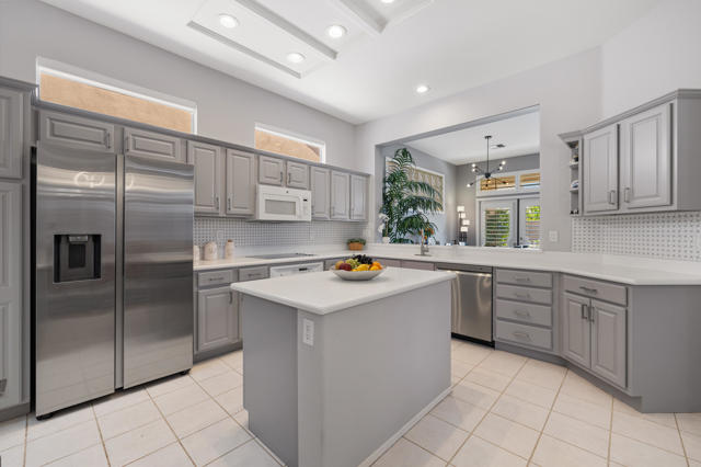 37396 Pineknoll Avenue, Palm Desert CA: https://media.crmls.org/mediaz/7df77271-3d60-42b1-b086-4df31e147f9a.jpg