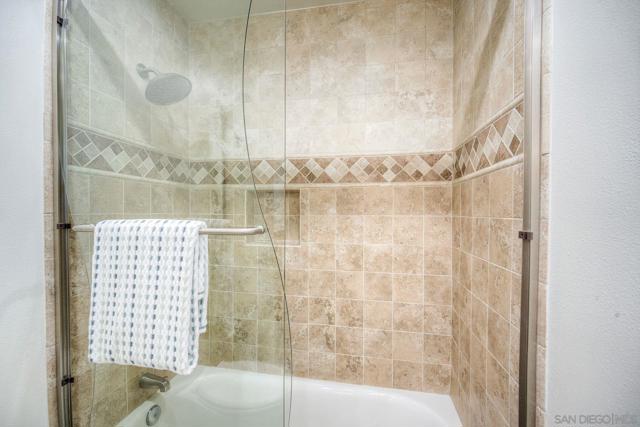 17240 Cuvee Ct, Poway CA: https://media.crmls.org/mediaz/7df7862c-f5e2-4bdd-828c-93e1f61459c0.jpg