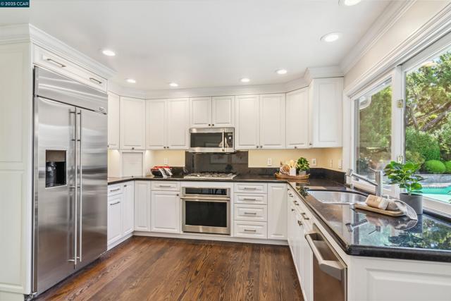 924 Cheyenne Dr, Walnut Creek CA: https://media.crmls.org/mediaz/7df7b9db-3935-43ae-a66e-e6168582eb8d.jpg