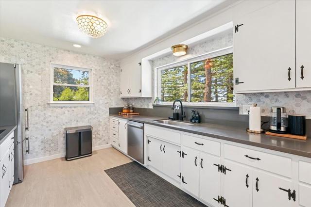 12960 Skyline Boulevard, Woodside CA: https://media.crmls.org/mediaz/7df84892-144f-4ea0-8f80-1c018fe7ce1c.jpg