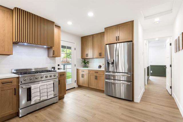 Detail Gallery Image 4 of 43 For 4870 Mount Armour Dr, San Diego,  CA 92111 - 4 Beds | 2 Baths