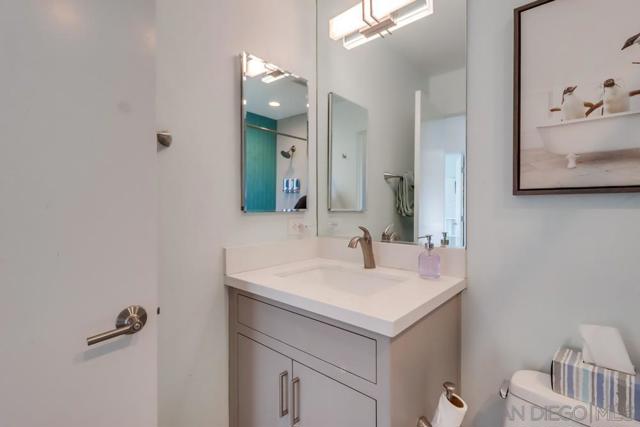 1016 1st St, Coronado CA: https://media.crmls.org/mediaz/7df8ab55-3bb8-4417-8887-519ffeef096e.jpg