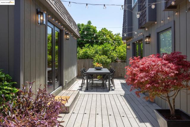 2 Cavendish Ln, Piedmont CA: https://media.crmls.org/mediaz/7df8b63b-4607-4088-8d85-4d218da8a46c.jpg