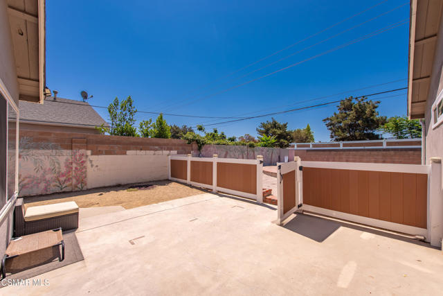 3268 Hilldale Avenue, Simi Valley CA: https://media.crmls.org/mediaz/7df8db0c-2c57-451e-bd5a-e672d00ae814.jpg
