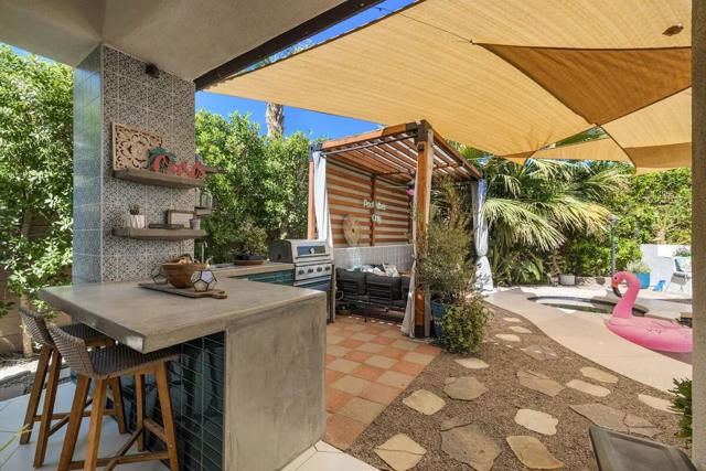 35618 Corte Serena, Cathedral City CA: https://media.crmls.org/mediaz/7df9943a-7a02-4754-bb2e-e99d708eb70d.jpg
