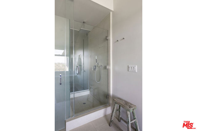 2264 Moreno Drive, Los Angeles CA: https://media.crmls.org/mediaz/7df9cc70-00ab-42db-928c-8c68a308c8d0.jpg