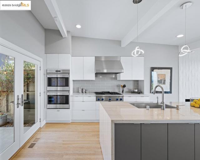 310 Pacific Ave, Piedmont CA: https://media.crmls.org/mediaz/7dfa36ba-d4e4-41a0-bc0d-535a5255c08c.jpg