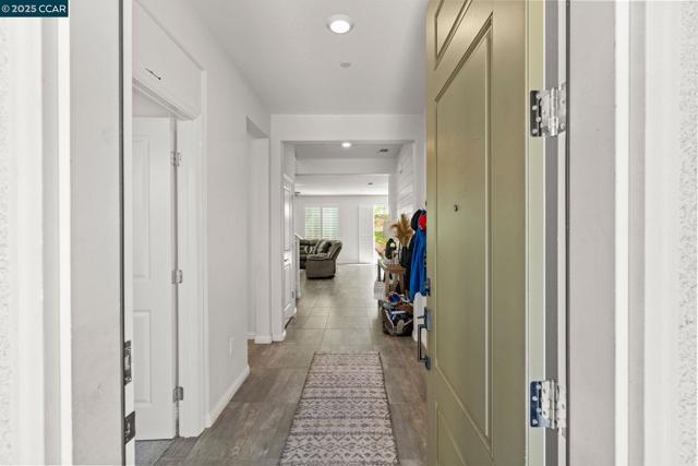 158 Wooley Creek Way, Brentwood CA: https://media.crmls.org/mediaz/7dfa9db0-863c-4499-8fdd-f08bca421d65.jpg