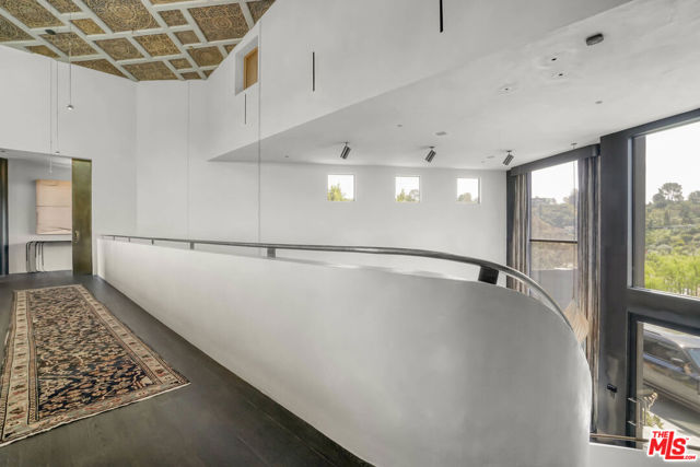 9152 Janice Place, Beverly Hills CA: https://media.crmls.org/mediaz/7dfafd9f-0ac5-4768-a43b-3c9170d61be9.jpg