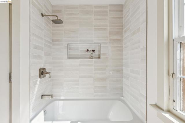 Image 21 of 32 For 2833 Morgan Avenue