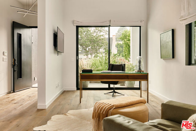 144 N Bowling Green Way, Los Angeles CA: https://media.crmls.org/mediaz/7dfb4338-37eb-4b53-a4dc-32bea68b6151.jpg