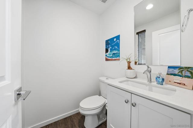 8337 Summit way, San Diego CA: https://media.crmls.org/mediaz/7dfc0074-4ebd-464f-b6b4-1c163be5a859.jpg