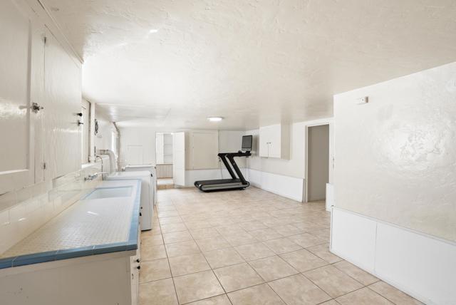 Detail Gallery Image 27 of 55 For 3040 Byron St, San Diego,  CA 92106 - 6 Beds | 2 Baths