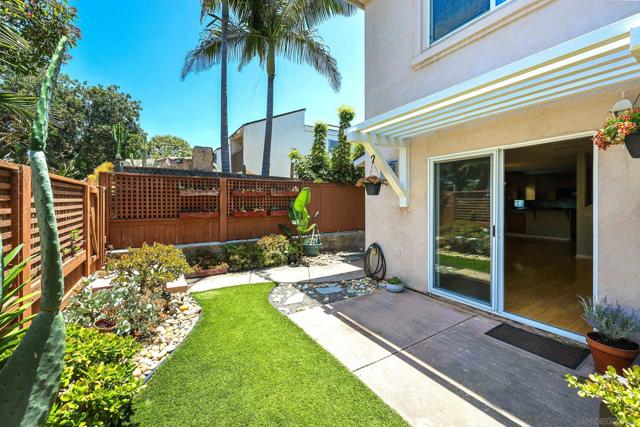 1427 Hornblend, San Diego CA: https://media.crmls.org/mediaz/7dfc80f1-2ee0-44e7-890c-94ccae4eb1bd.jpg