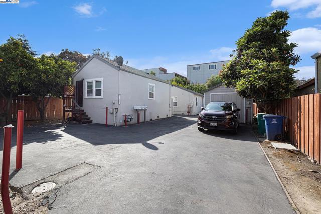 1143 D St, Hayward CA: https://media.crmls.org/mediaz/7dfc97fe-c1c0-4025-a5f1-e337230a322d.jpg