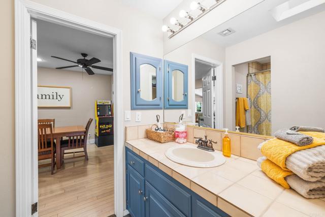 31121 Stardust Ln, Valley Center CA: https://media.crmls.org/mediaz/7dfcb338-9b10-4a4f-8a31-7381f72e6c27.jpg