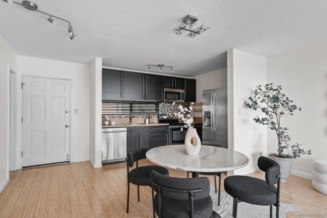 2266 Grand Ave, San Diego CA: https://media.crmls.org/mediaz/7dfcda66-e19d-4140-bd37-545776a0a0ea.jpg