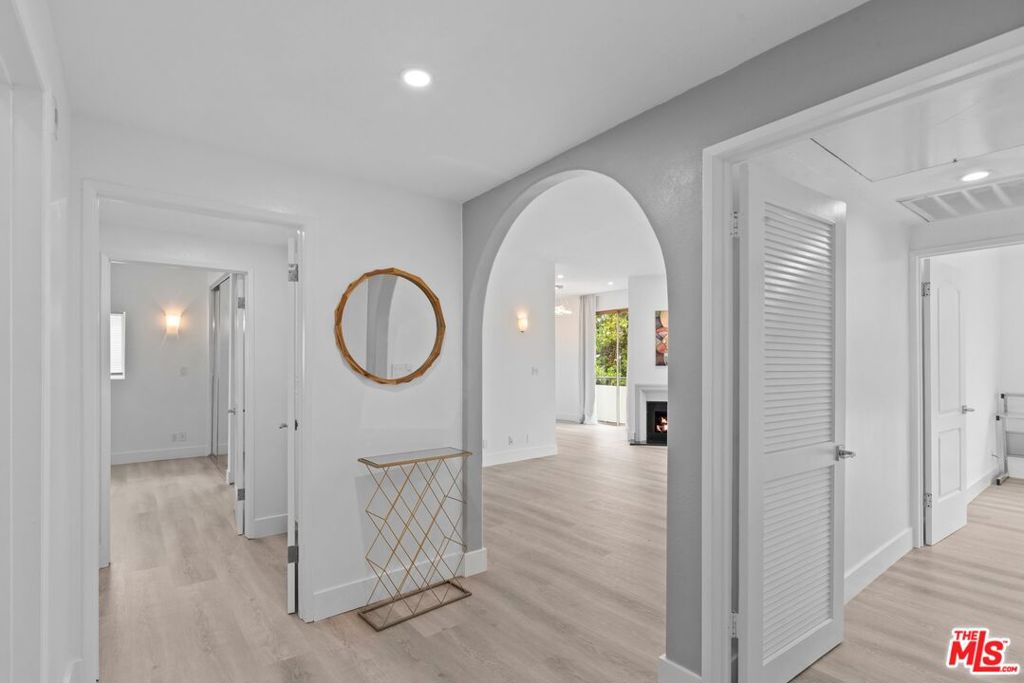 1136 S Shenandoah Street #201