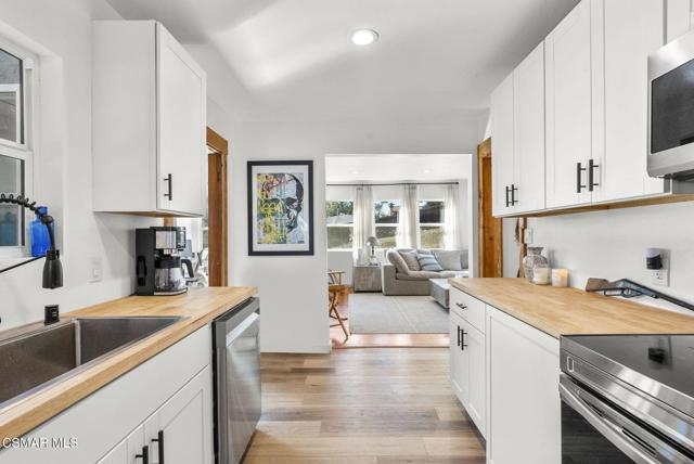 5429 Fairview Place, Agoura Hills CA: https://media.crmls.org/mediaz/7dfd2c99-ccdf-4f5a-b401-5135adbed968.jpg