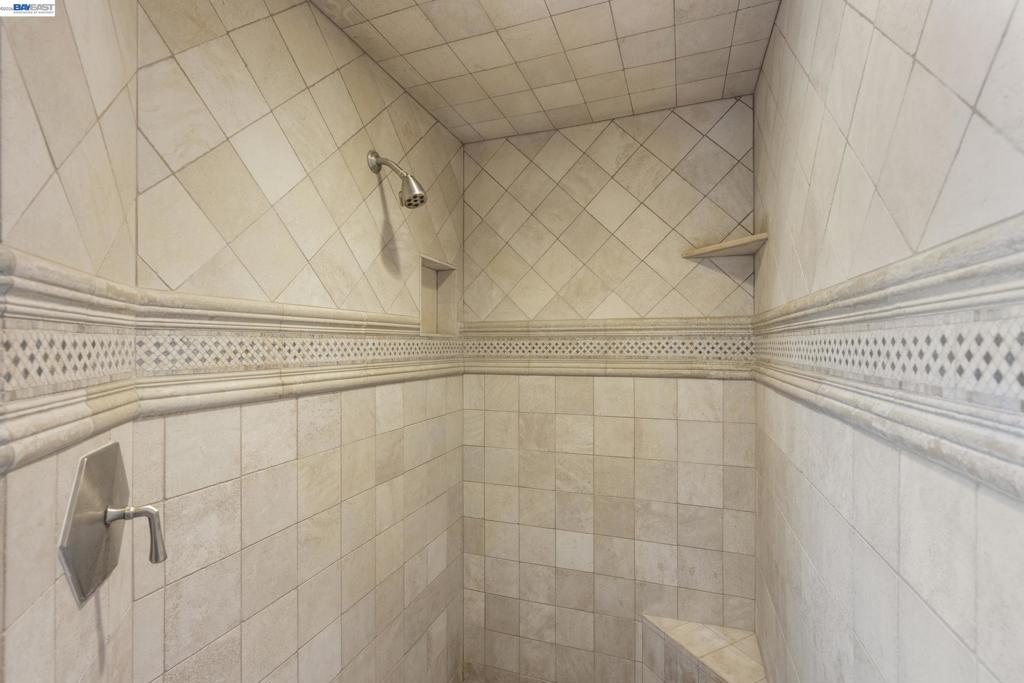 https://media.crmls.org/mediaz/7dfd51ba-1134-439f-ad0a-b716c57d6521.jpg?preset=X-Large