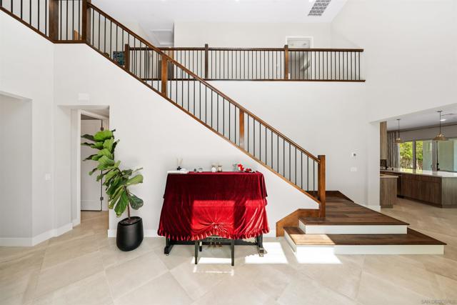 5347 Morning Sage Way, San Diego CA: https://media.crmls.org/mediaz/7dfddfd2-3bc4-4c15-a9c5-d6a7655a26a9.jpg