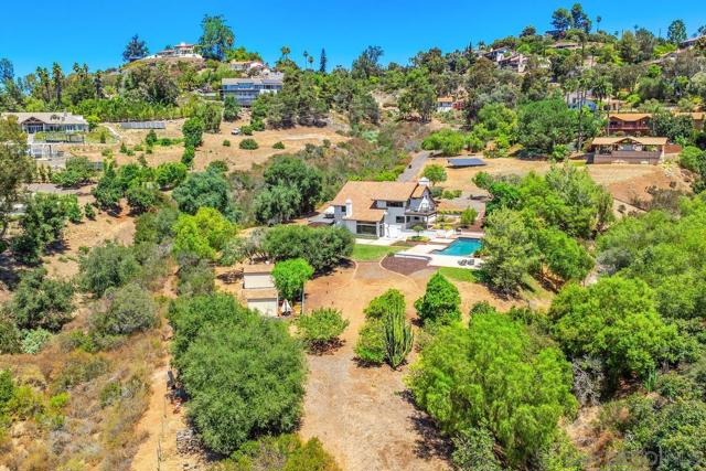 3453 Via Loma Vista, Escondido CA: https://media.crmls.org/mediaz/7dfe1061-34ae-4376-9bd0-1717bd52a917.jpg