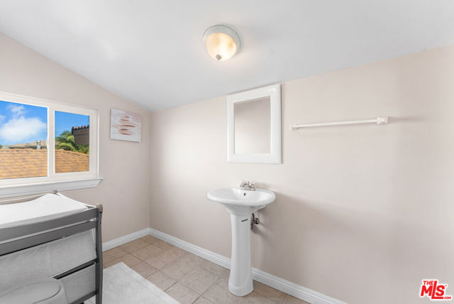 18032 Mariner Drive, Victorville CA: https://media.crmls.org/mediaz/7dfe2756-fba1-4928-8436-356e5d894bee.jpg