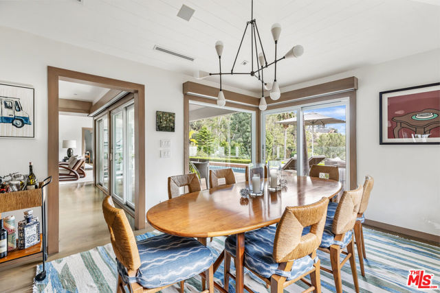 8814 Pinto Place, Los Angeles CA: https://media.crmls.org/mediaz/7dfe6308-404f-4696-99d7-878565a329db.jpg