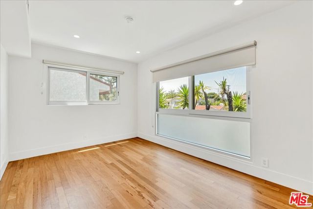 210 S Hamilton Drive, Beverly Hills CA: https://media.crmls.org/mediaz/7dfe8612-4306-4d69-939d-7fd3a2f0e292.jpg