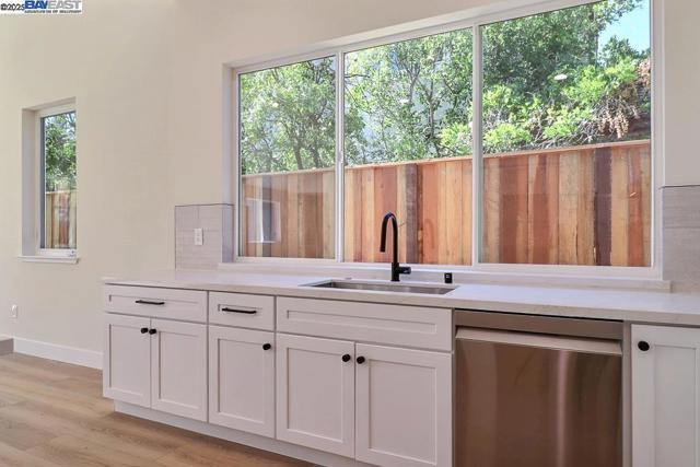 5232 Henderson Ct, Antioch CA: https://media.crmls.org/mediaz/7dff1bcf-341d-41f0-beb7-d560613d432d.jpg