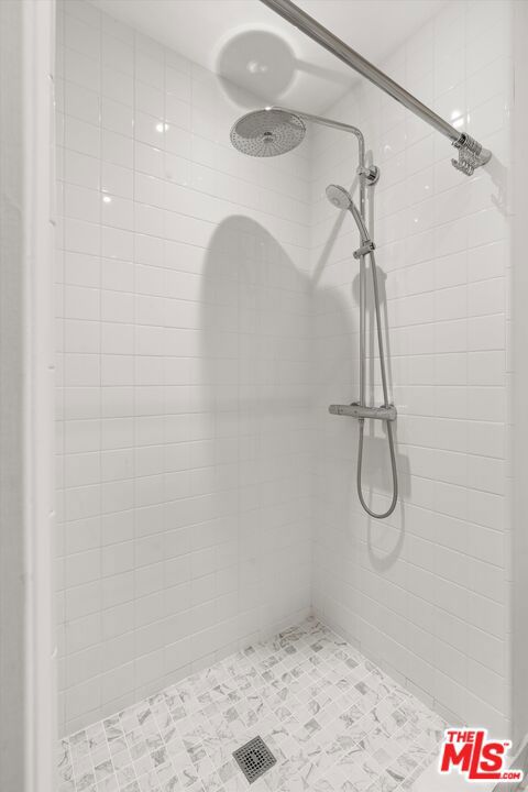 28 Village, Santa Monica CA: https://media.crmls.org/mediaz/7dff20ab-9073-4483-b975-7af774b1b3f8.jpg