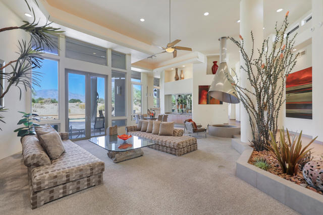 36 Merill Drive, Palm Desert CA: https://media.crmls.org/mediaz/7dff3223-3482-482a-ac9f-149467a5f3db.jpg