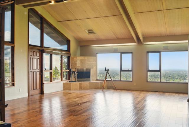 16190 Maya Way, Los Gatos CA: https://media.crmls.org/mediaz/7dffc48e-08ba-4d72-9f17-32787f911cb5.jpg
