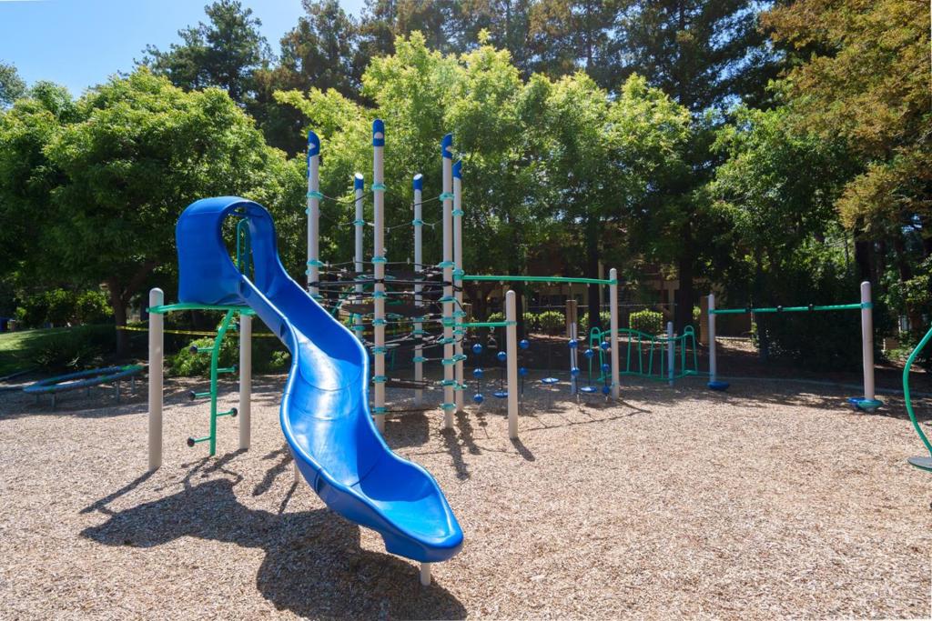 https://media.crmls.org/mediaz/7e00ac87-e40b-4af7-87de-c897fb610d16.jpg?preset=X-Large