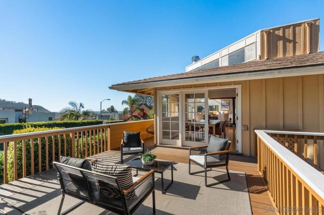 2506 Via Merano, Del Mar CA: https://media.crmls.org/mediaz/7e00de65-7c96-4216-9fc2-bd30405cd397.jpg