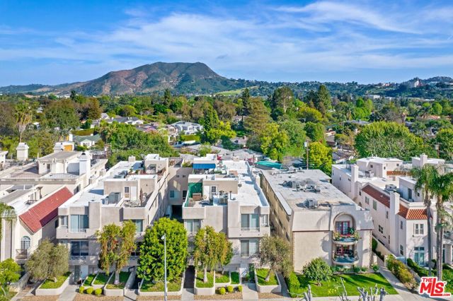 4434 MOORPARK Way, 103 photo 2