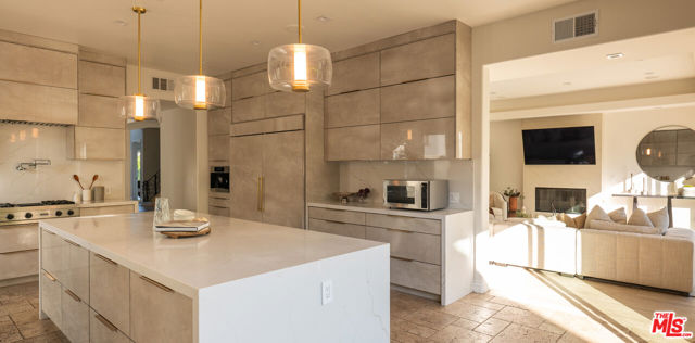 1113 Amherst Avenue, Los Angeles CA: https://media.crmls.org/mediaz/7e0124a5-6859-417d-8dfe-92d34b421f0e.jpg