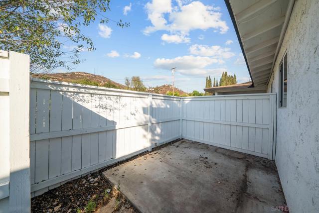 2297 1/2 Orchard Ave, El Cajon CA: https://media.crmls.org/mediaz/7e012838-c168-4392-acae-e4561e2ce035.jpg