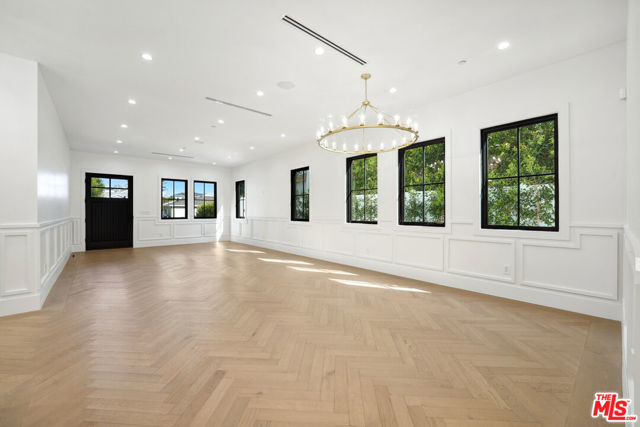 4539 Longridge Avenue, Sherman Oaks CA: https://media.crmls.org/mediaz/7e014348-3865-43ea-8750-92610fc07799.jpg