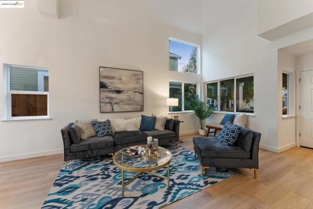 102 Waterview Dr, Richmond CA: https://media.crmls.org/mediaz/7e01a5c3-1099-4f16-a73b-596d31d77d9a.jpg