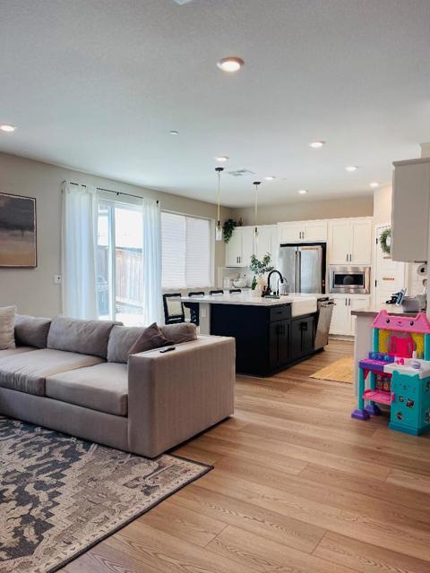 2749 Ambrosia Way, Fairfield CA: https://media.crmls.org/mediaz/7e01b255-e593-4ec3-aac5-efe194c9626b.jpg