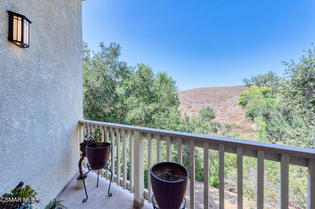 675 Oak Run Trail, Oak Park CA: https://media.crmls.org/mediaz/7e01e32c-10ef-4c2d-9e07-4c42c24948e9.jpg