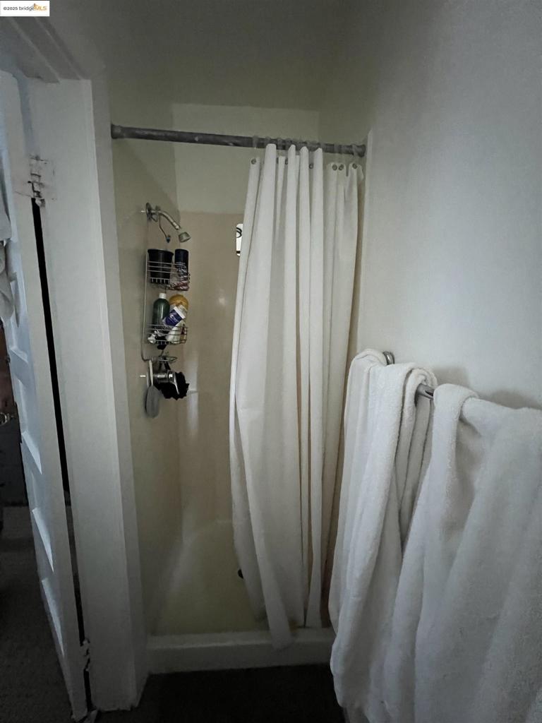 https://media.crmls.org/mediaz/7e028712-409d-459f-b392-ddfbc1f3bcd1.jpg?preset=X-Large